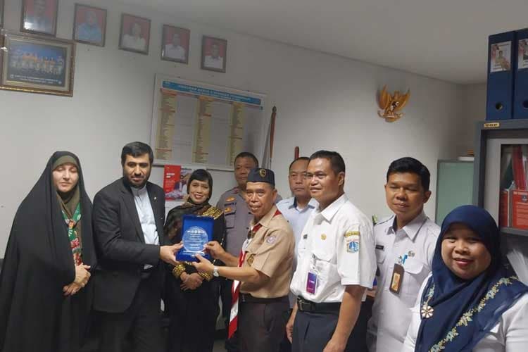 Sang Pendidik yang Membawa Sekolahnya ke Negeri Para Mullah