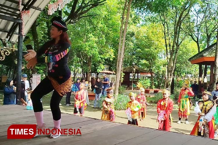 Uri-uri Budaya Tradisional, Pasar Jadoel Ngegong Madiun Tampilkan Reog dan Ganongan Anak